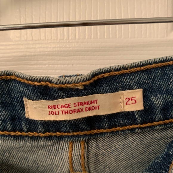 Levi’s Ribcage jeans - Picture 7 of 9